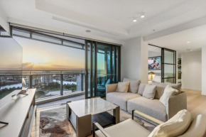 Jewel Luxury Beachside 2-Bed with Water View, Gym